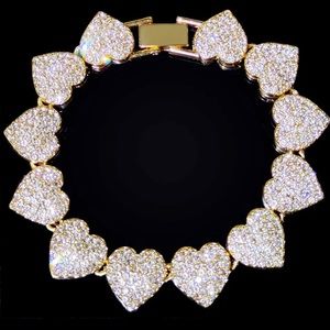 Heart shape bracelet gold